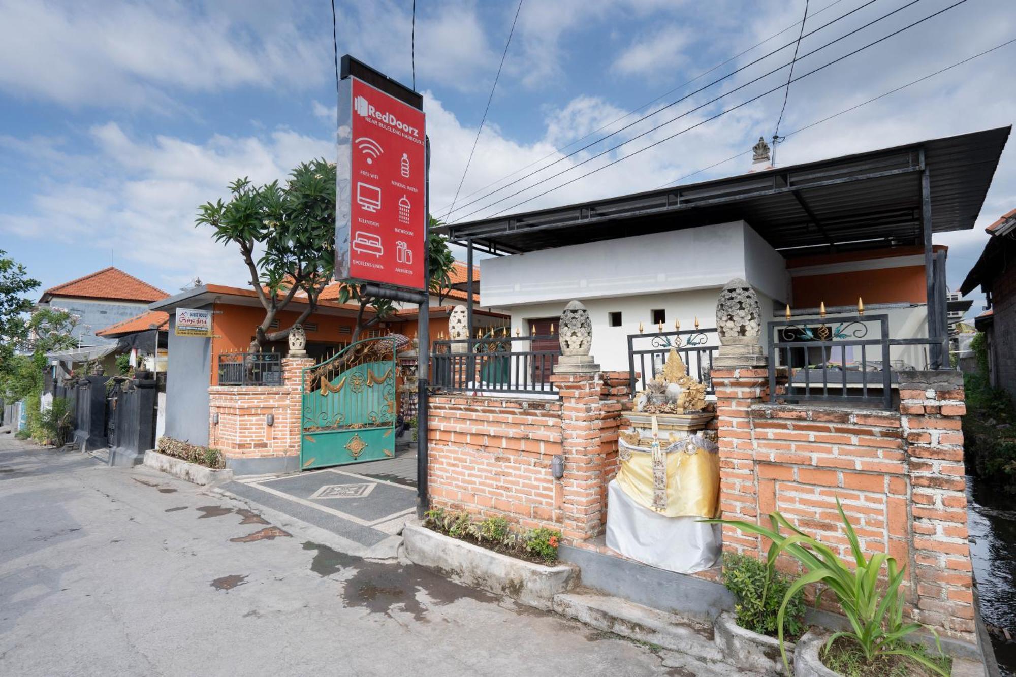 Hotel RedDoorz near Buleleng Harbour 2 Singaraja Exterior foto