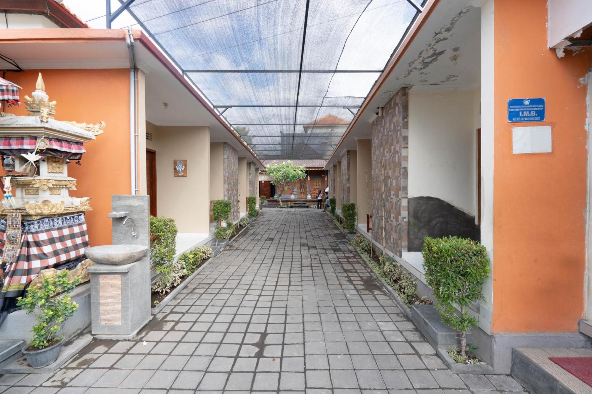 Hotel RedDoorz near Buleleng Harbour 2 Singaraja Exterior foto