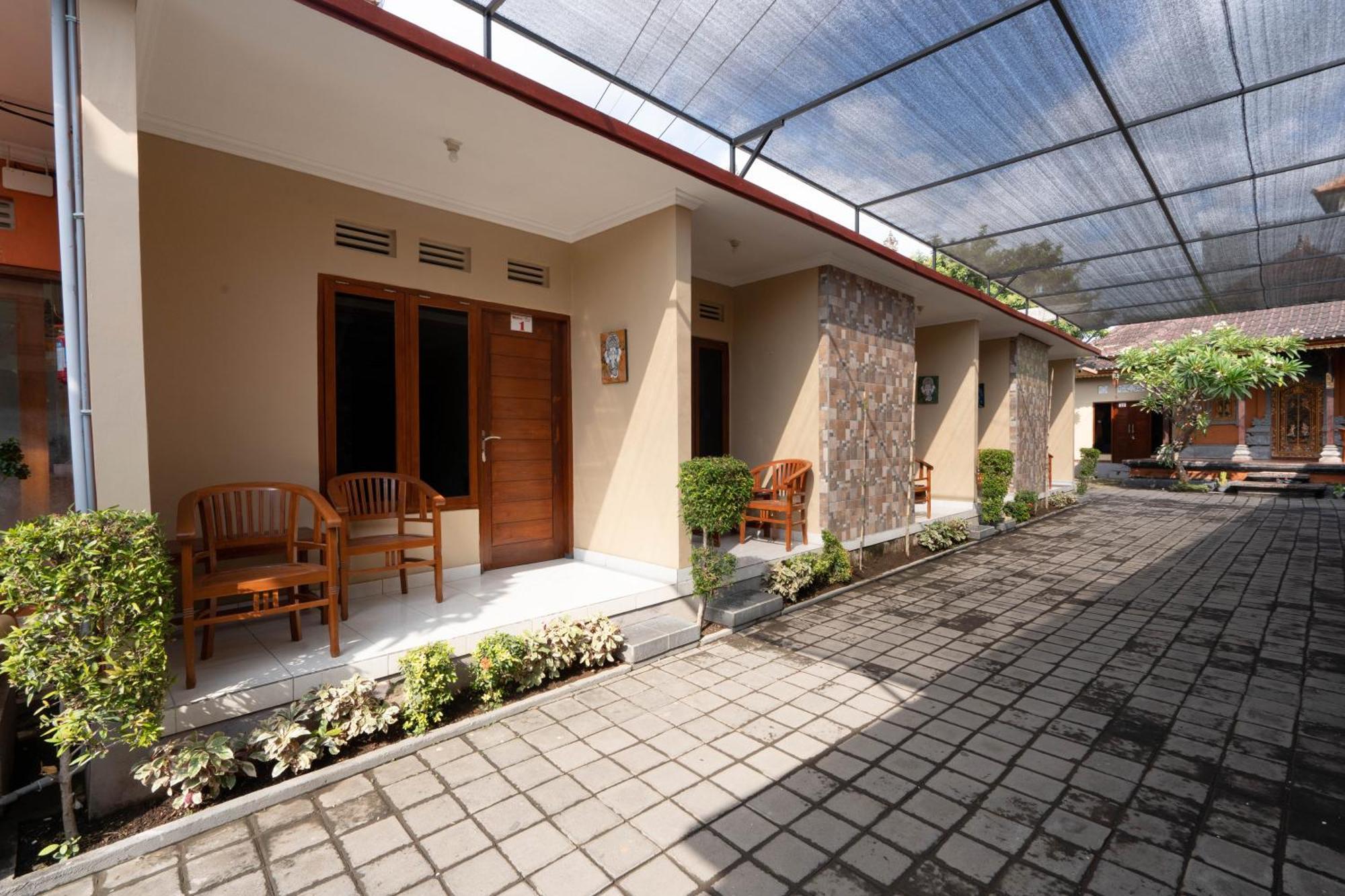 Hotel RedDoorz near Buleleng Harbour 2 Singaraja Exterior foto